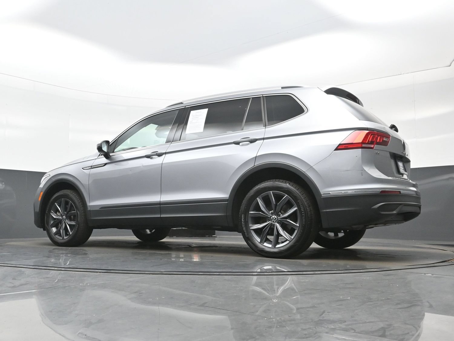 Used 2022 Volkswagen Tiguan SE AWD/4WD image 28
