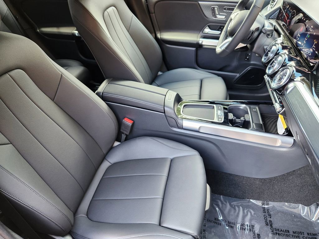 Used 2025 Mercedes-Benz GLB 250 GLB 250 image 13