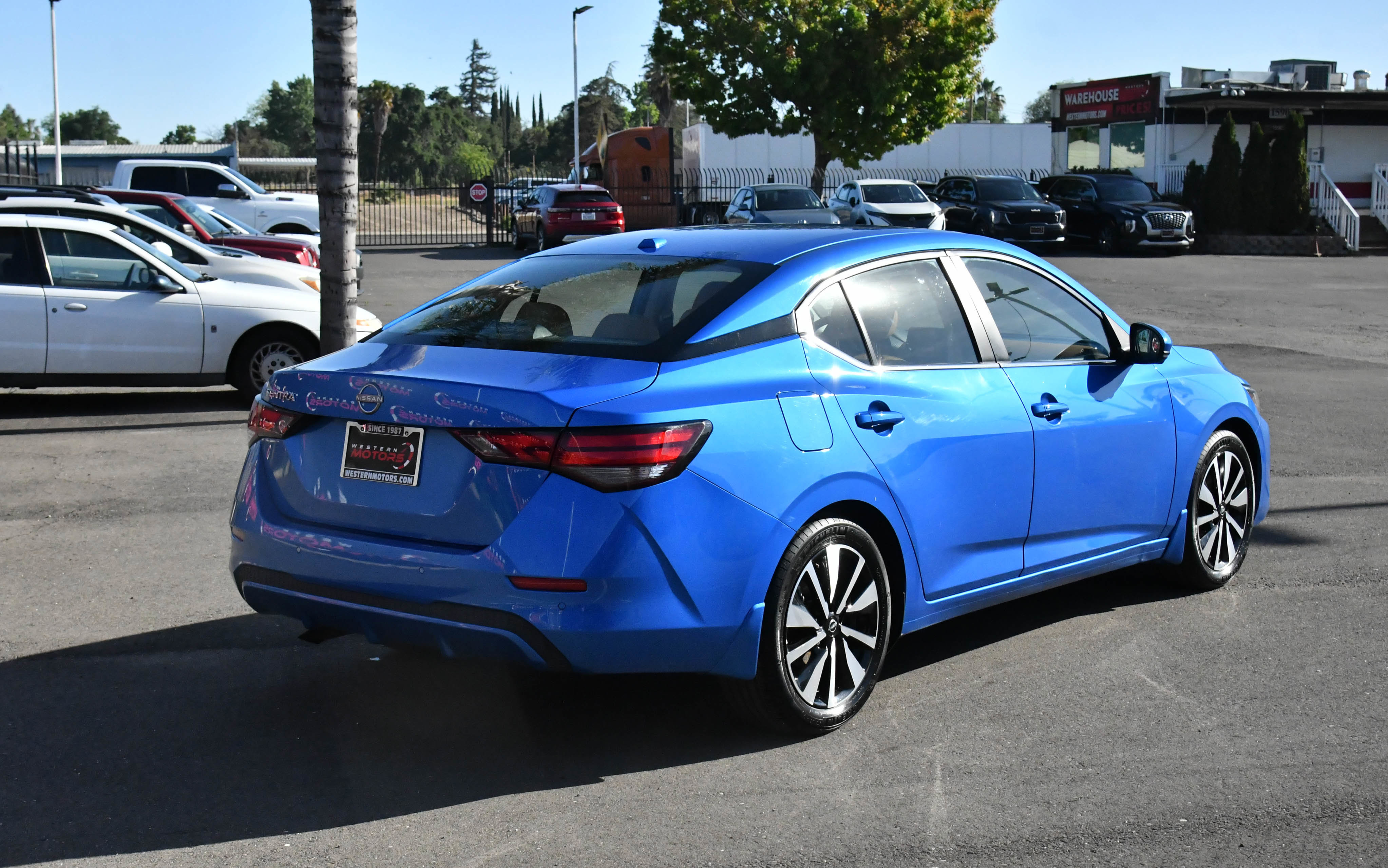 Used 2025 Nissan Sentra SV w/ SV Premium Package FWD image 8