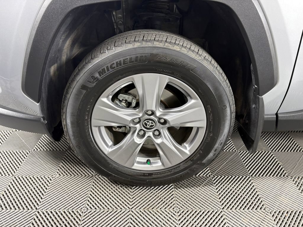Used 2025 Toyota RAV4 XLE AWD/4WD image 10