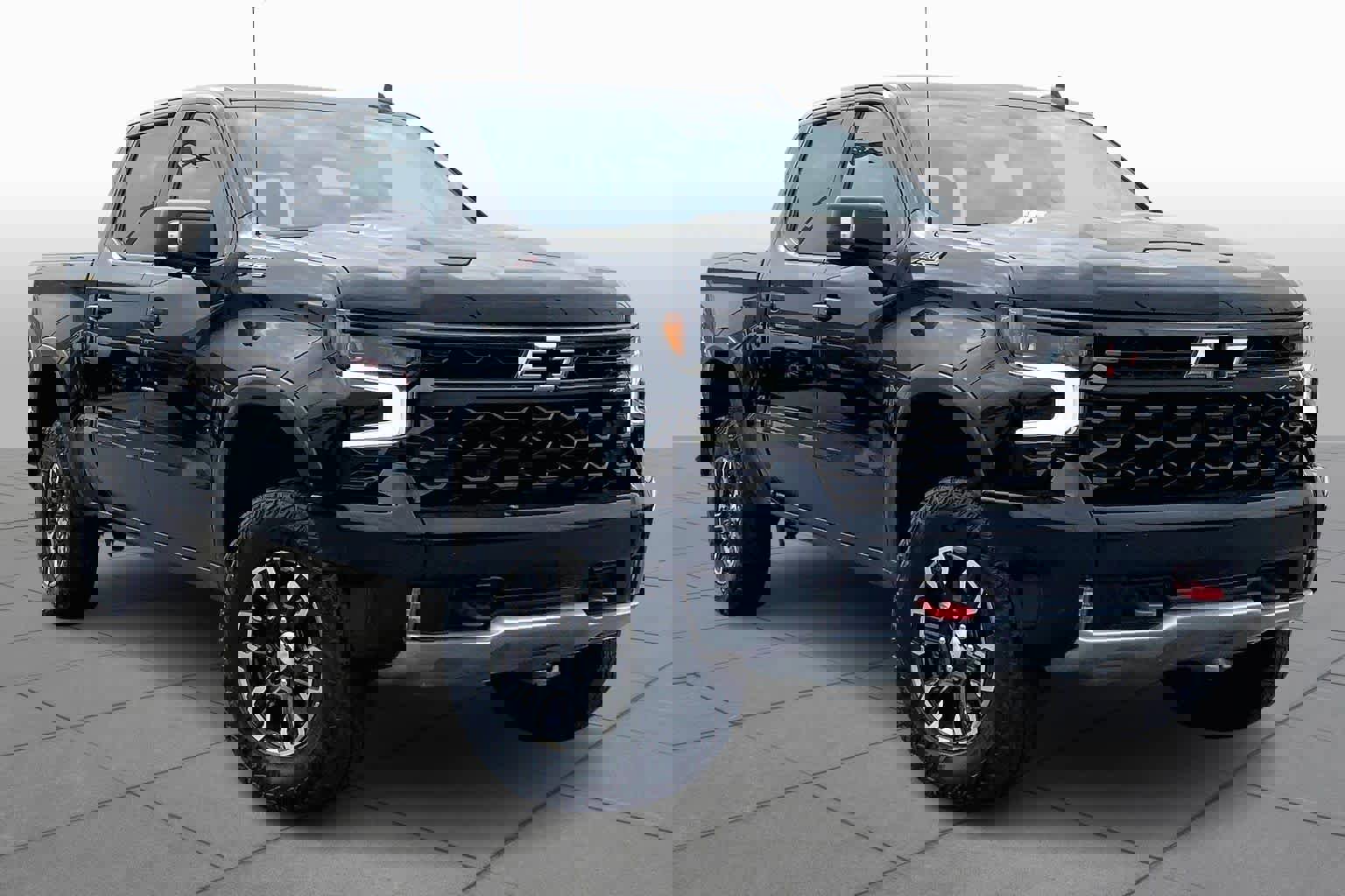 Used 2023 Chevrolet Silverado 1500 ZR2 w/ Technology Package image 3