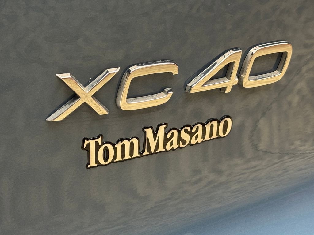 Used 2024 Volvo XC40 B5 Plus image 5