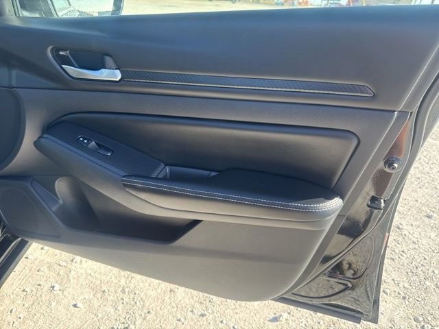 Used 2024 Nissan Altima 2.5 SV image 17