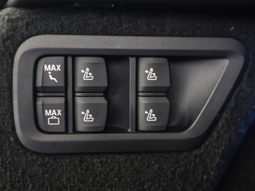 Used 2023 BMW X7 xDrive40i w/ M Sport Package image 27