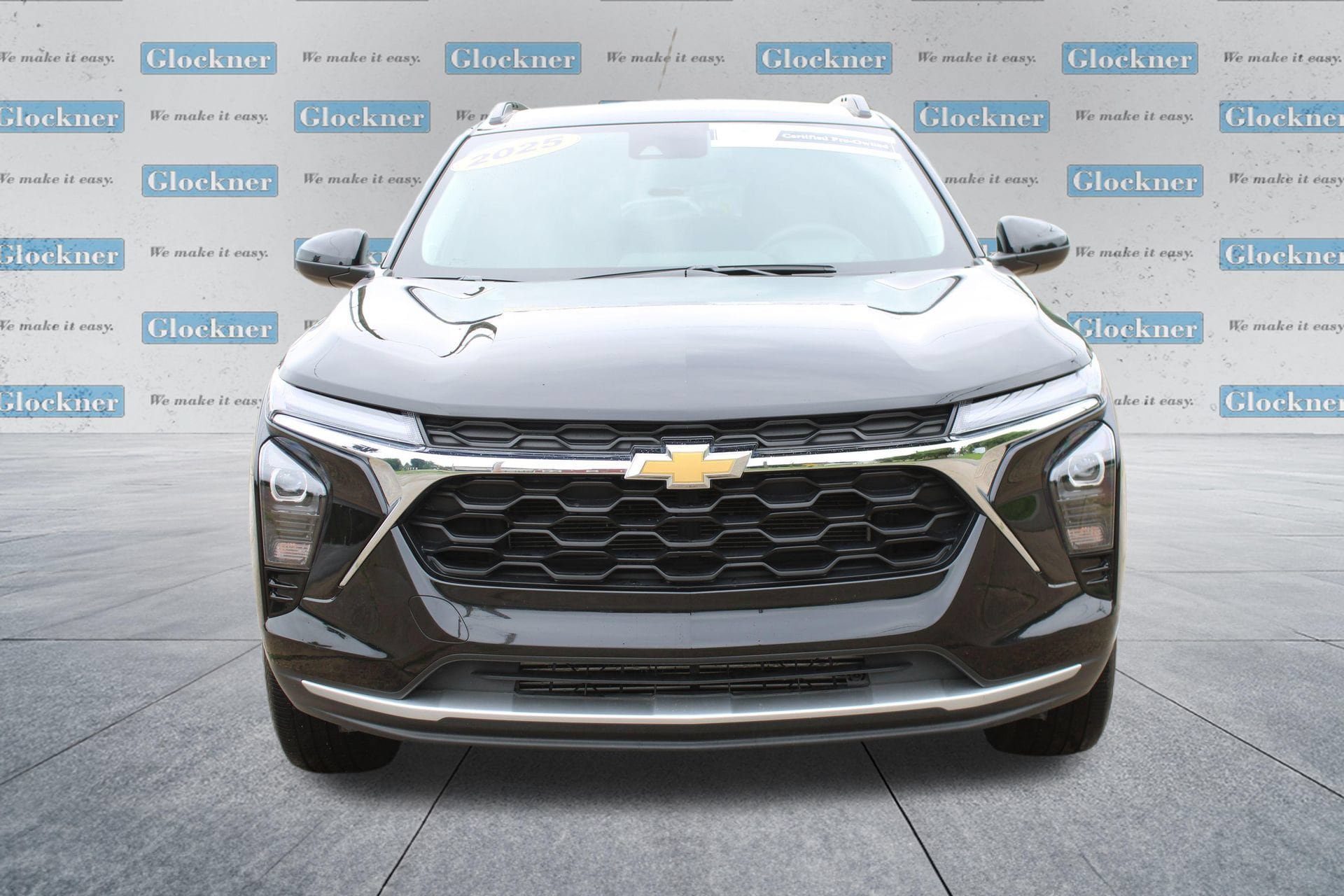 Used 2025 Chevrolet Trax LT FWD image 2