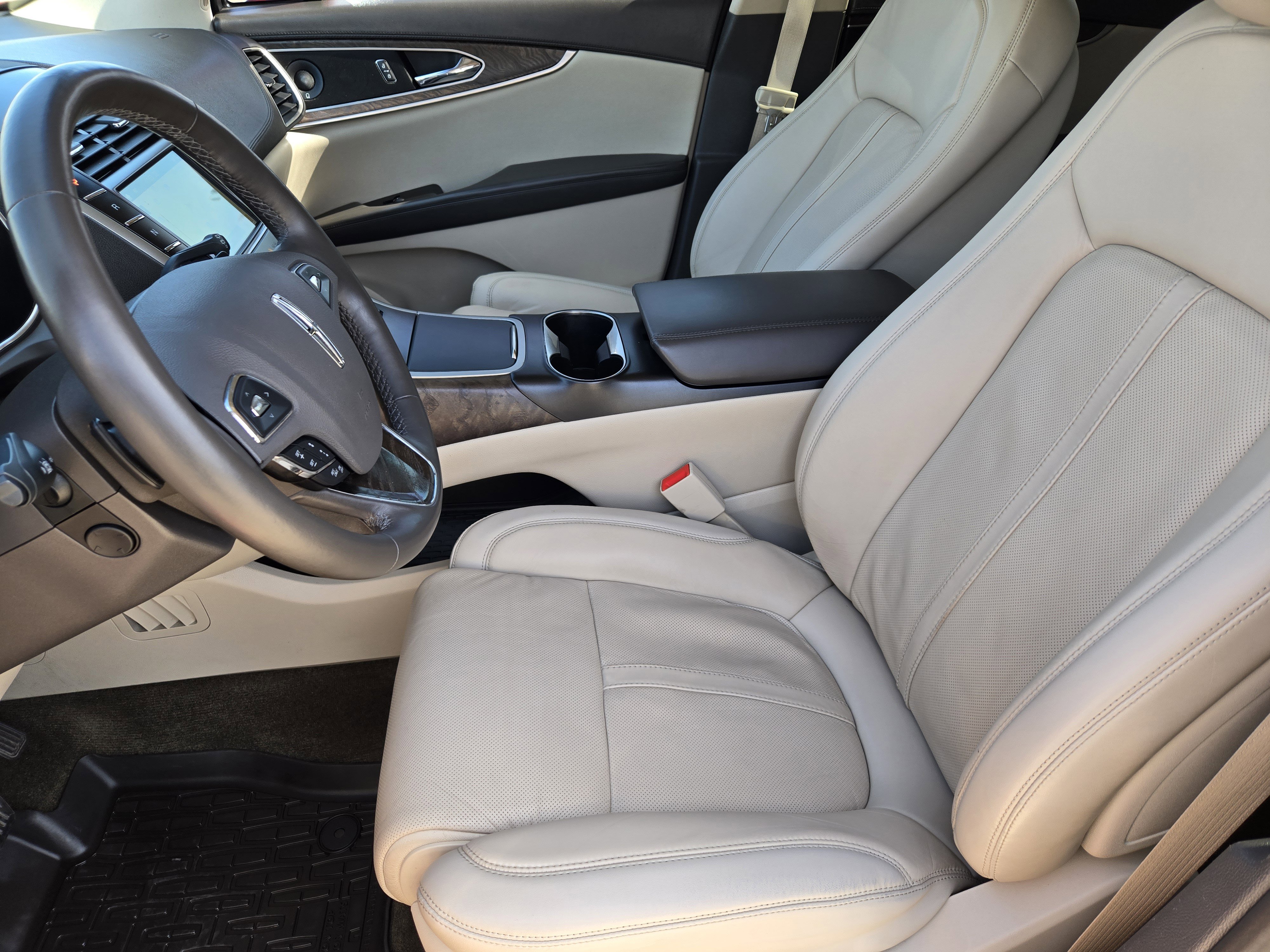 Used 2018 Lincoln MKX Reserve w/ Driver Assistance Package image 18