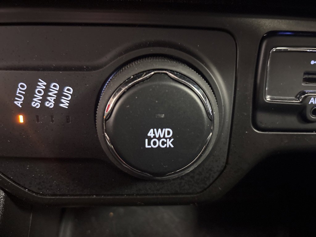 Used 2022 Jeep Renegade Latitude w/ Convenience Group AWD/4WD image 22