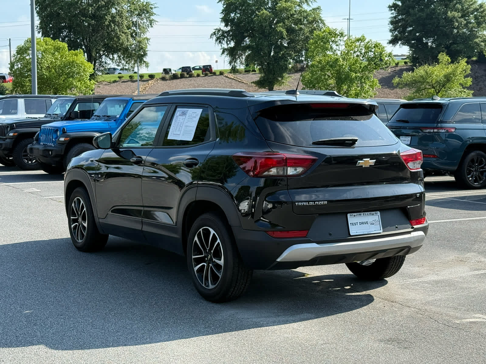 Used 2024 Chevrolet TrailBlazer LT w/ Driver Confidence Package FWD image 3
