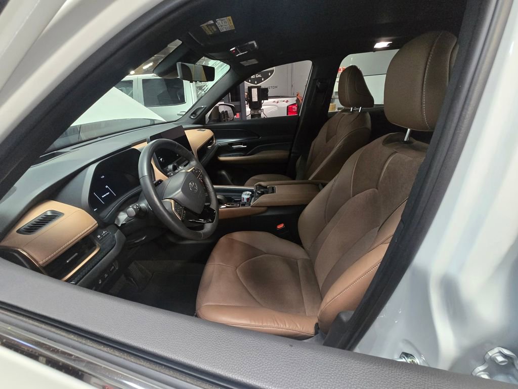 Used 2024 Toyota Grand Highlander MAX Platinum image 13
