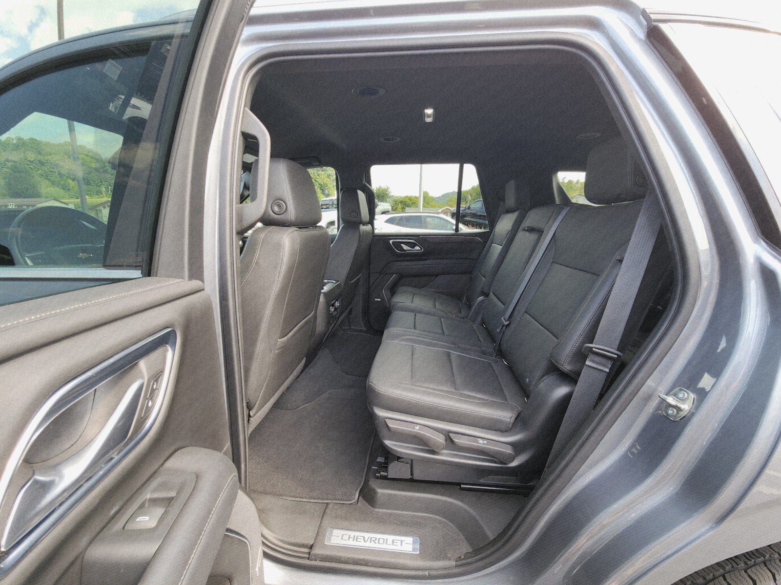 Used 2022 Chevrolet Tahoe LT w/ Luxury Package AWD/4WD image 25