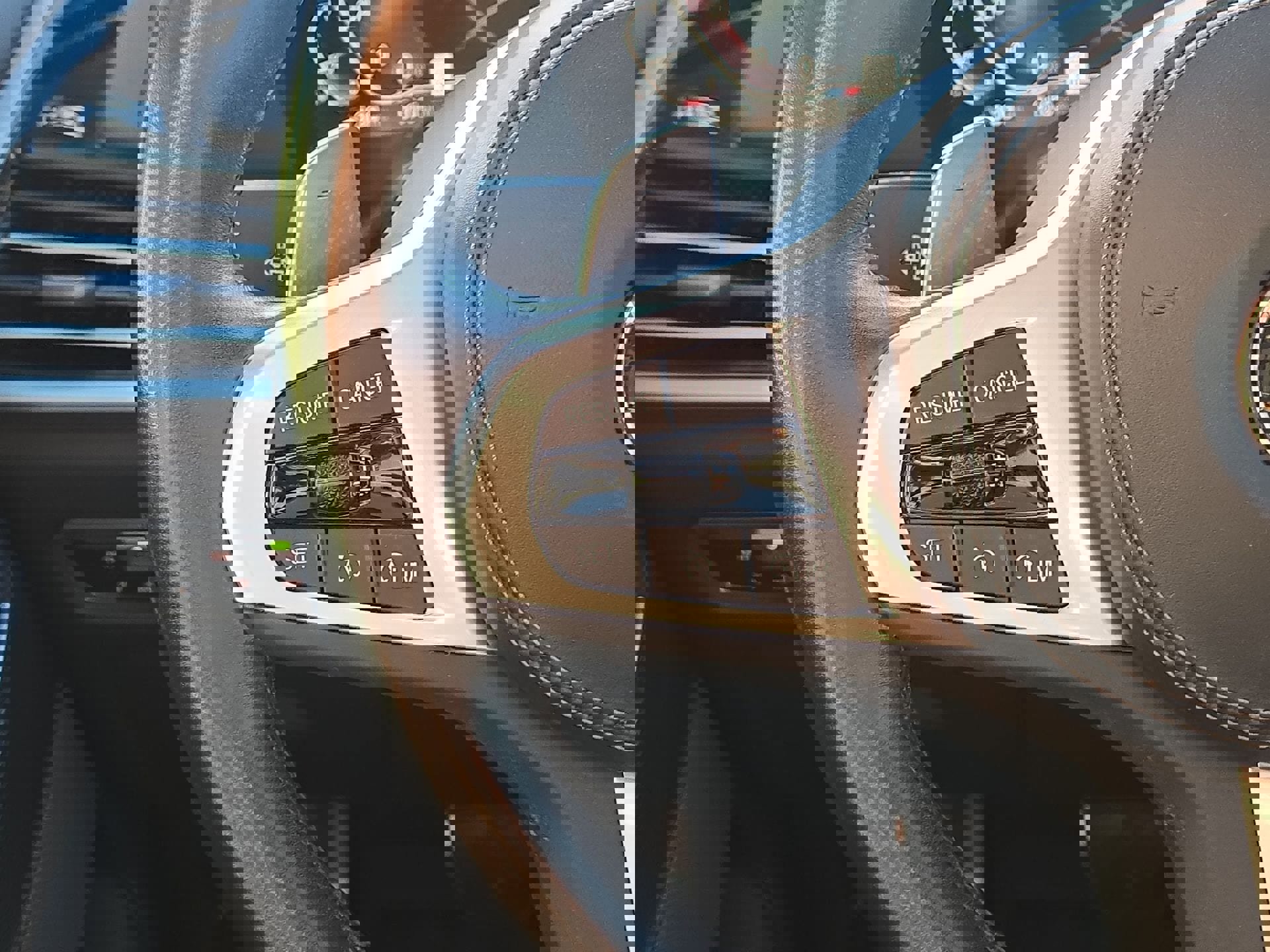 Used 2022 BMW X6 xDrive40i w/ M Sport Package image 21