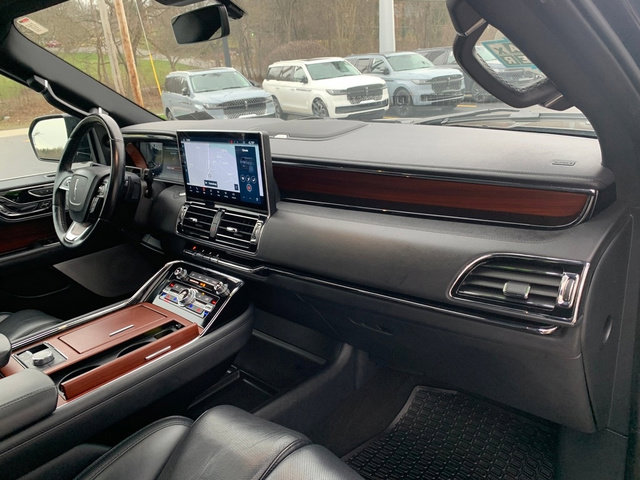 Used 2022 Lincoln Navigator Reserve image 13