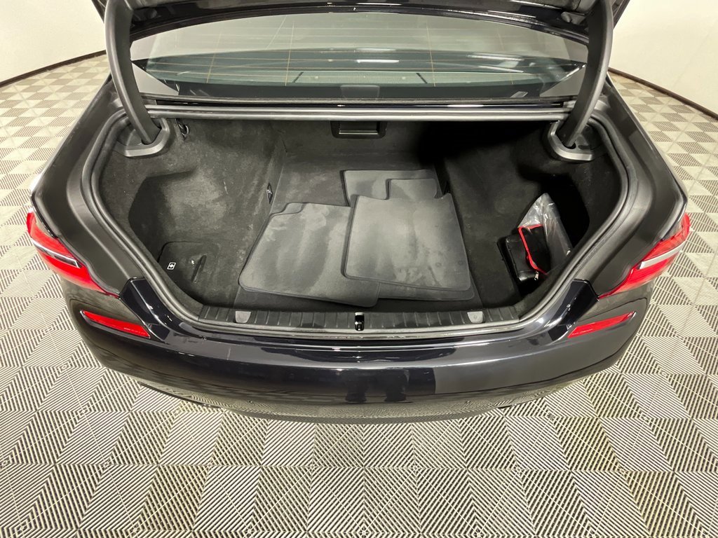 Used 2019 BMW 750i image 26