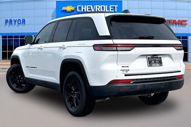 Used 2025 Jeep Grand Cherokee Altitude AWD/4WD image 4