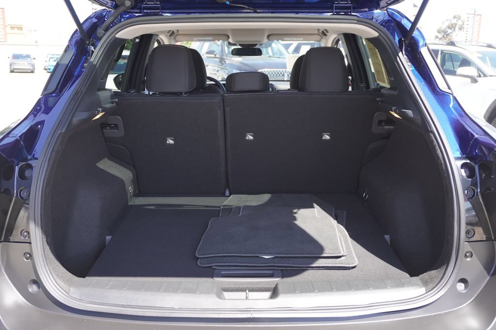 Used 2026 Nissan Kicks SV FWD image 8