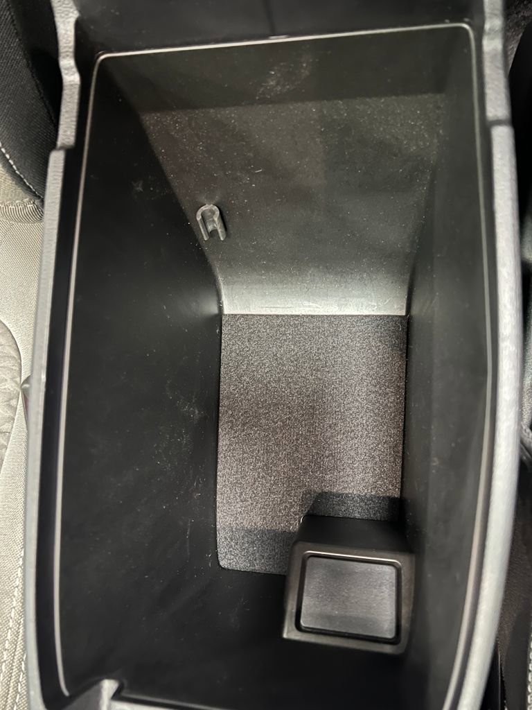 Used 2021 Ford Escape SE w/ SE Sport Appearance Package image 28