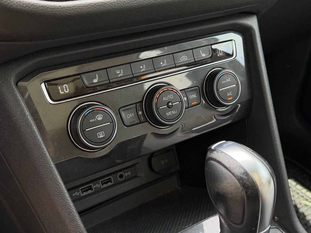 Used 2019 Volkswagen Tiguan SE FWD image 18