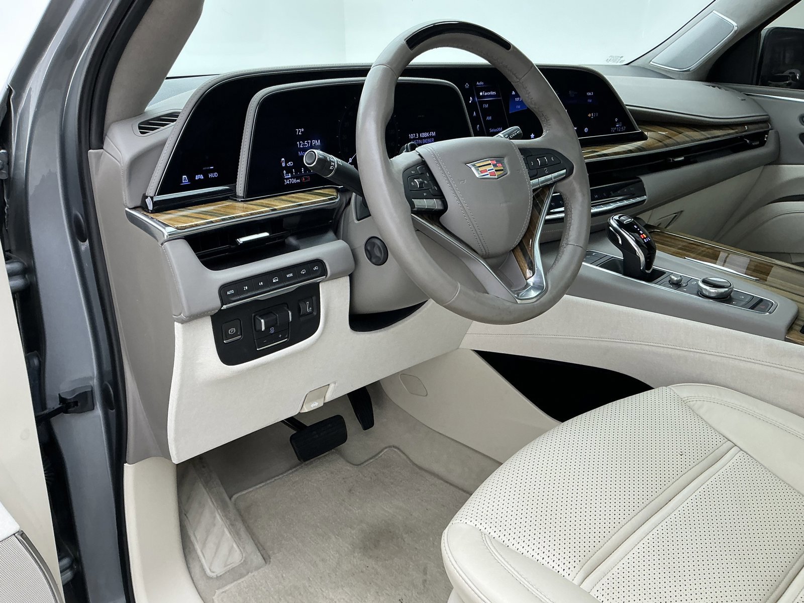 Used 2023 Cadillac Escalade Premium Luxury Platinum image 17