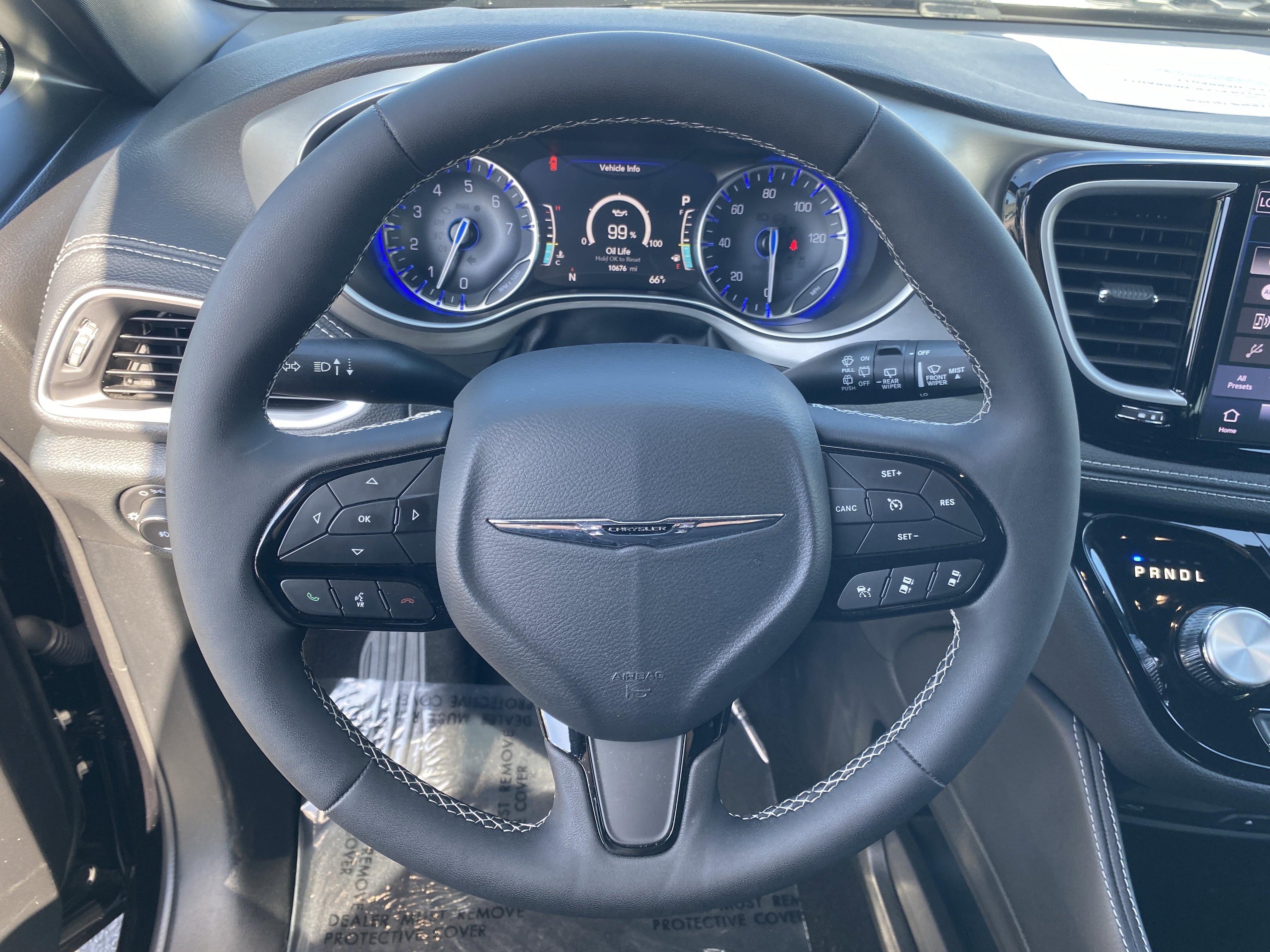 Used 2024 Chrysler Pacifica Limited w/ Uconnect Theater Family Group image 27