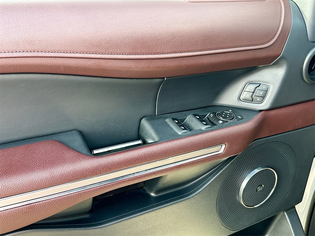 Used 2022 Ford Expedition Max Limited image 21