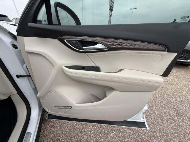 Used 2023 Buick Envision Avenir AWD/4WD image 32