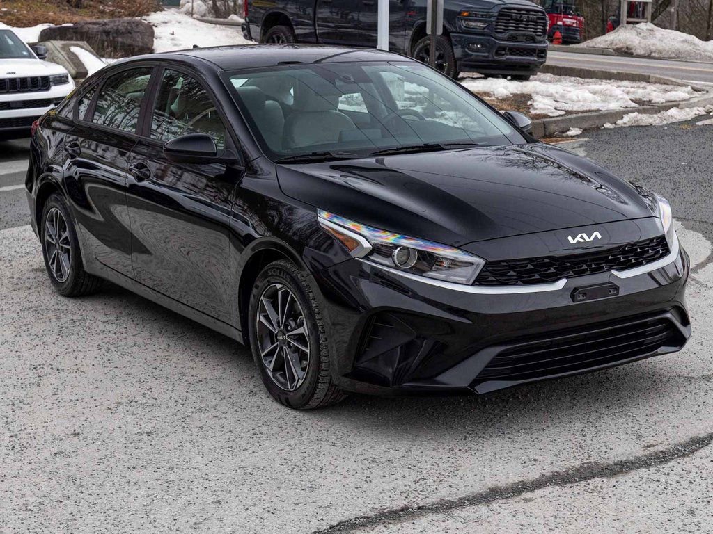 Used 2023 Kia Forte LXS image 3