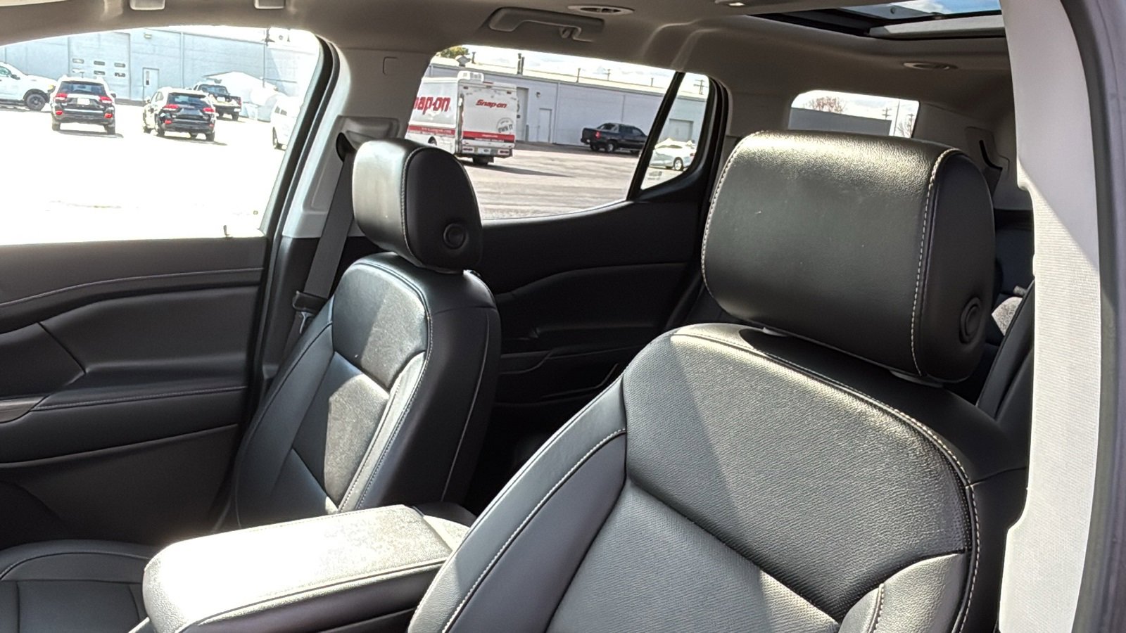 Used 2023 GMC Acadia SLT w/ Technology Package image 14