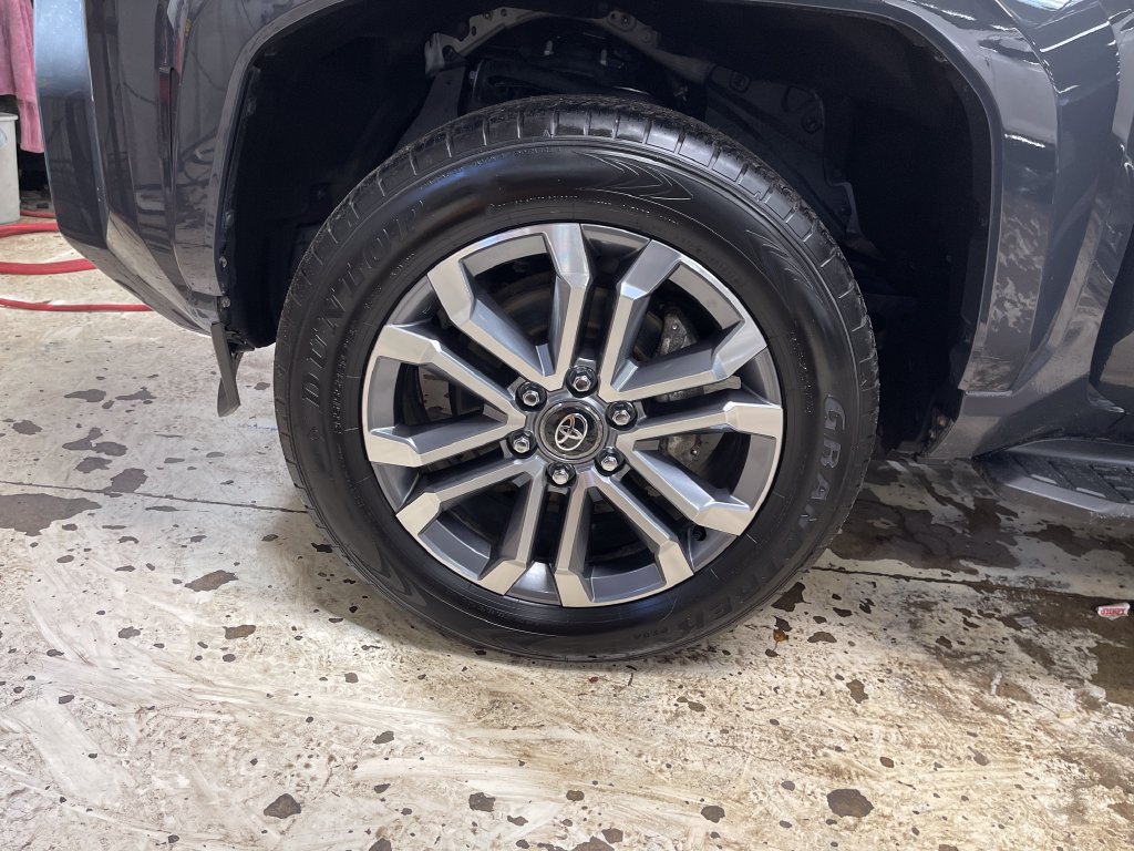 Certified 2025 Toyota 4Runner Limited w/ Tow Technology Package AWD/4WD image 11