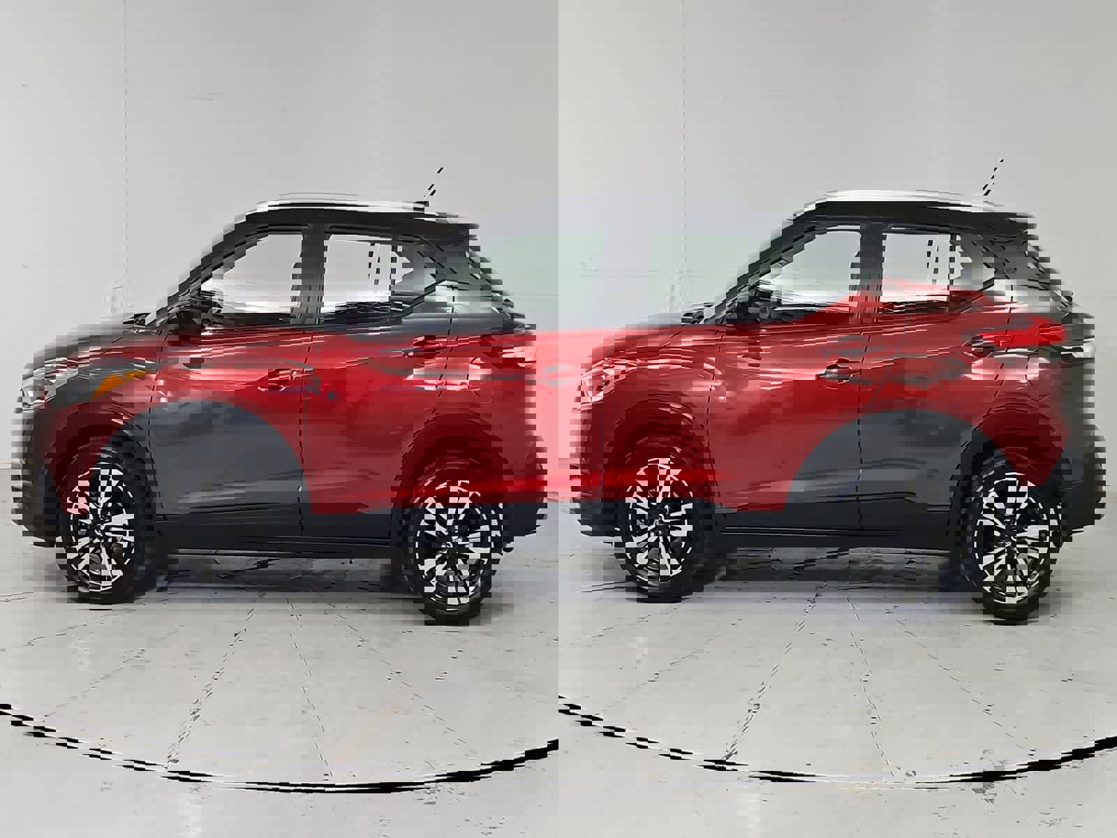 Used 2020 Nissan Kicks SV image 3