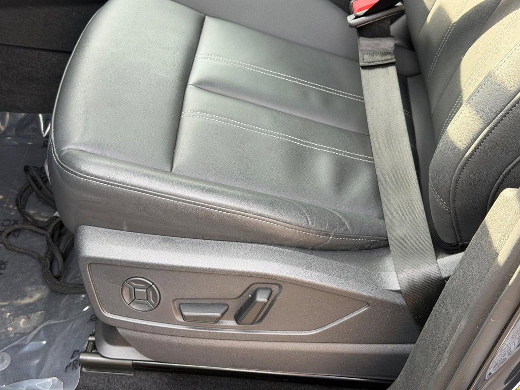Used 2025 Audi Q5 Premium w/ Convenience Package image 23