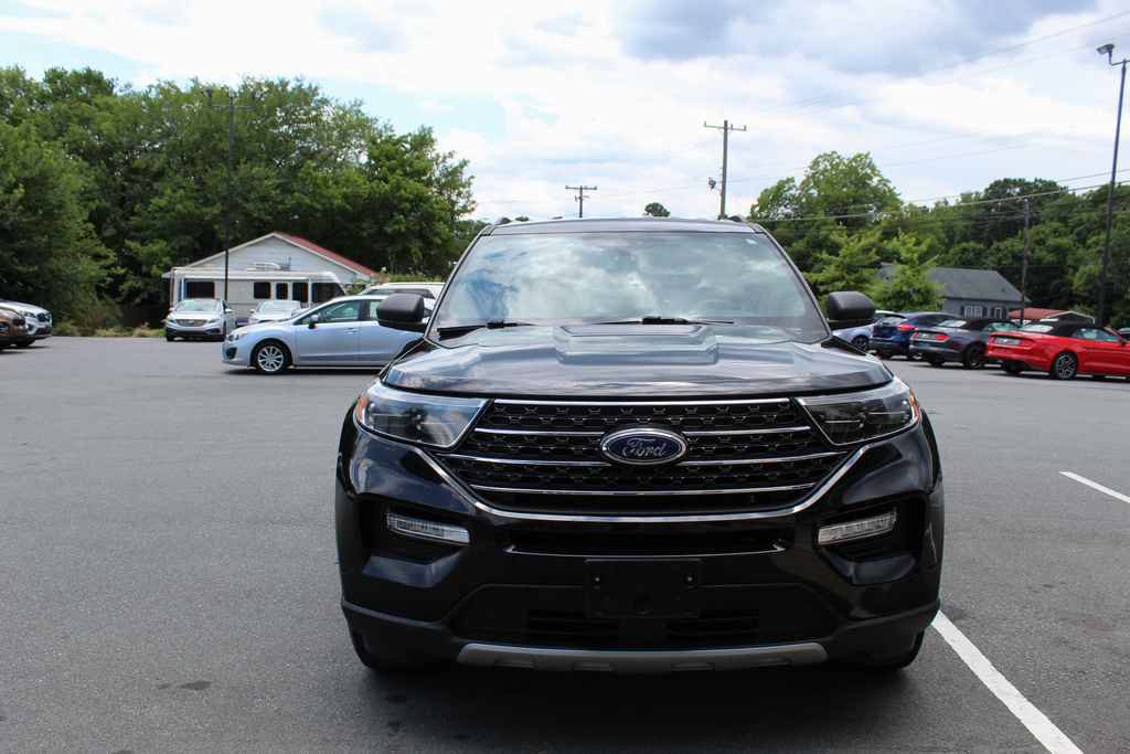 Used 2020 Ford Explorer XLT w/ Equipment Group 202A AWD/4WD image 2