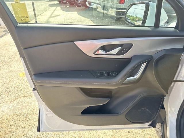 Used 2025 Chevrolet Blazer LT FWD image 40