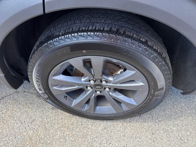 Used 2023 Ford Explorer XLT w/ Equipment Group 202A AWD/4WD image 14