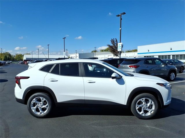 New 2026 Chevrolet Trax LS w/ LS Convenience Package image 2