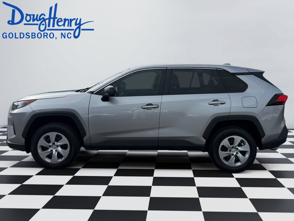 Used 2022 Toyota RAV4 LE FWD image 2
