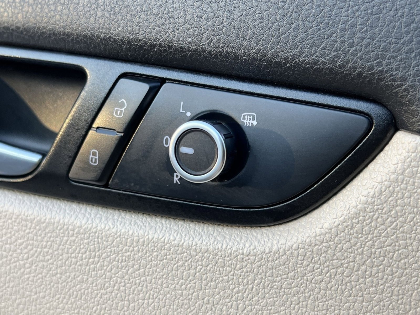 Used 2013 Volkswagen Passat 2.5 SE image 33