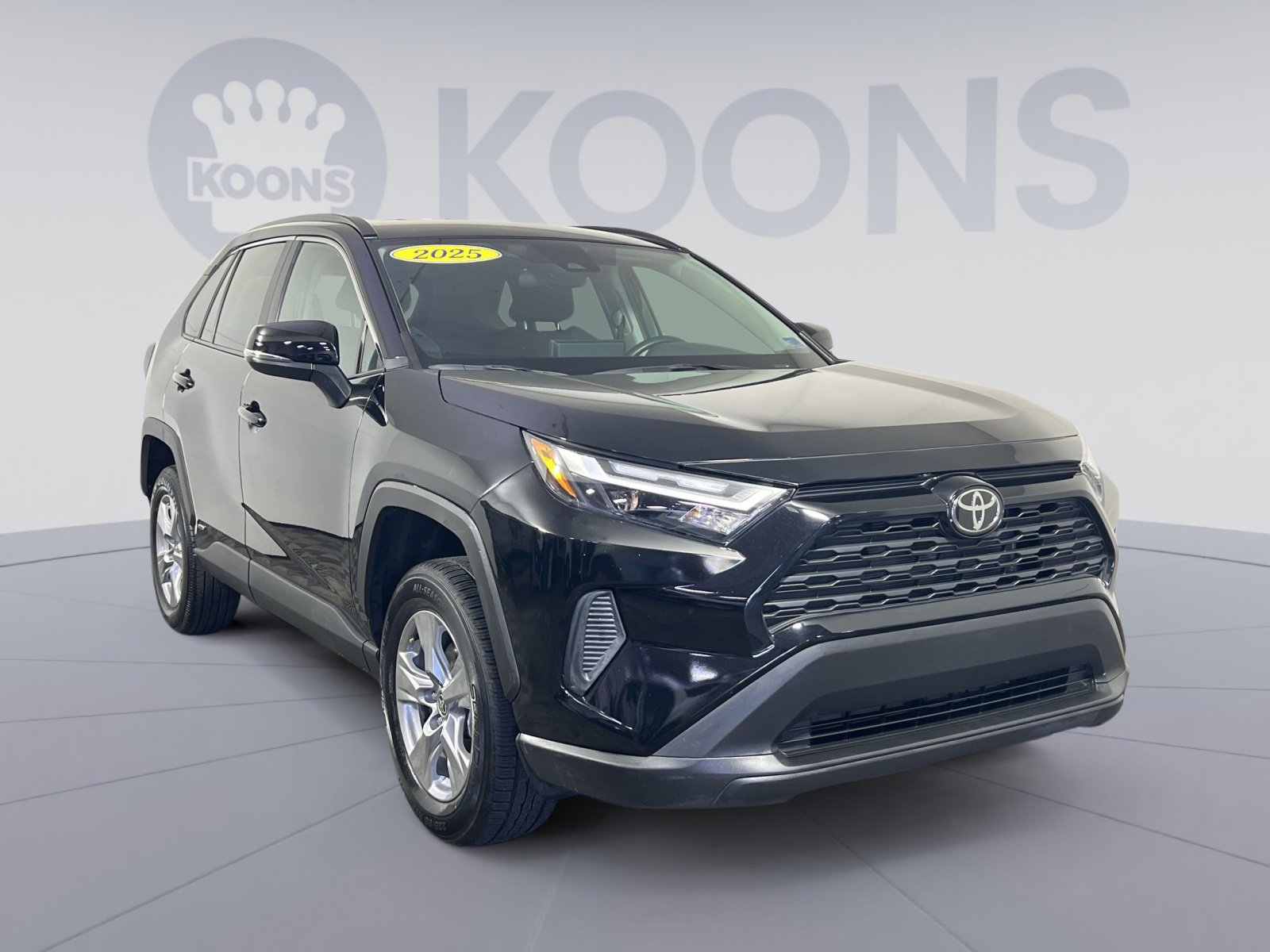 Used 2025 Toyota RAV4 XLE image 10