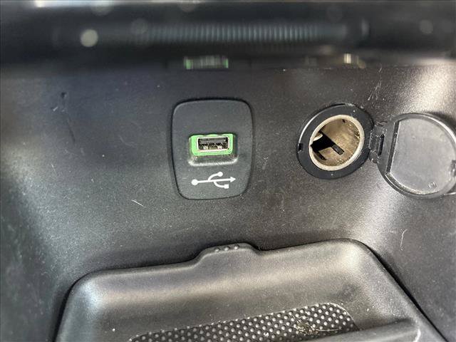Used 2014 Chrysler 200 Touring FWD image 13
