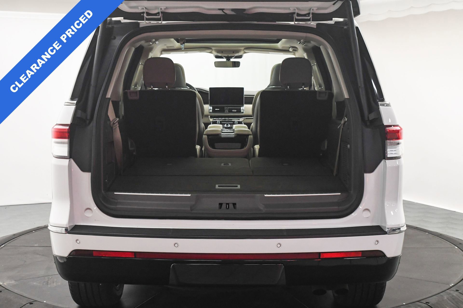 Used 2022 Lincoln Navigator Reserve image 8