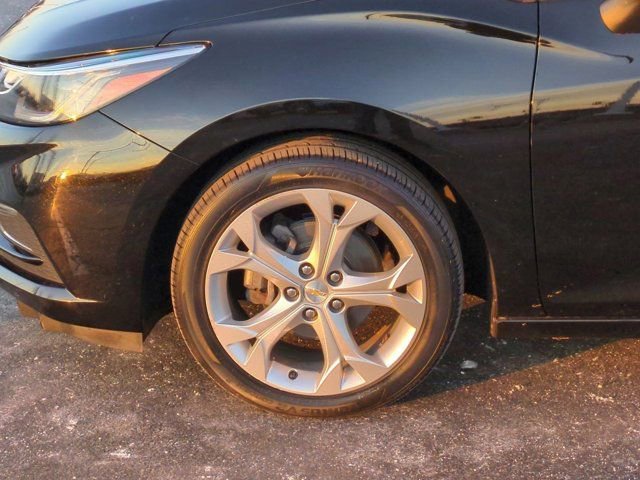 Used 2018 Chevrolet Cruze Premier image 7