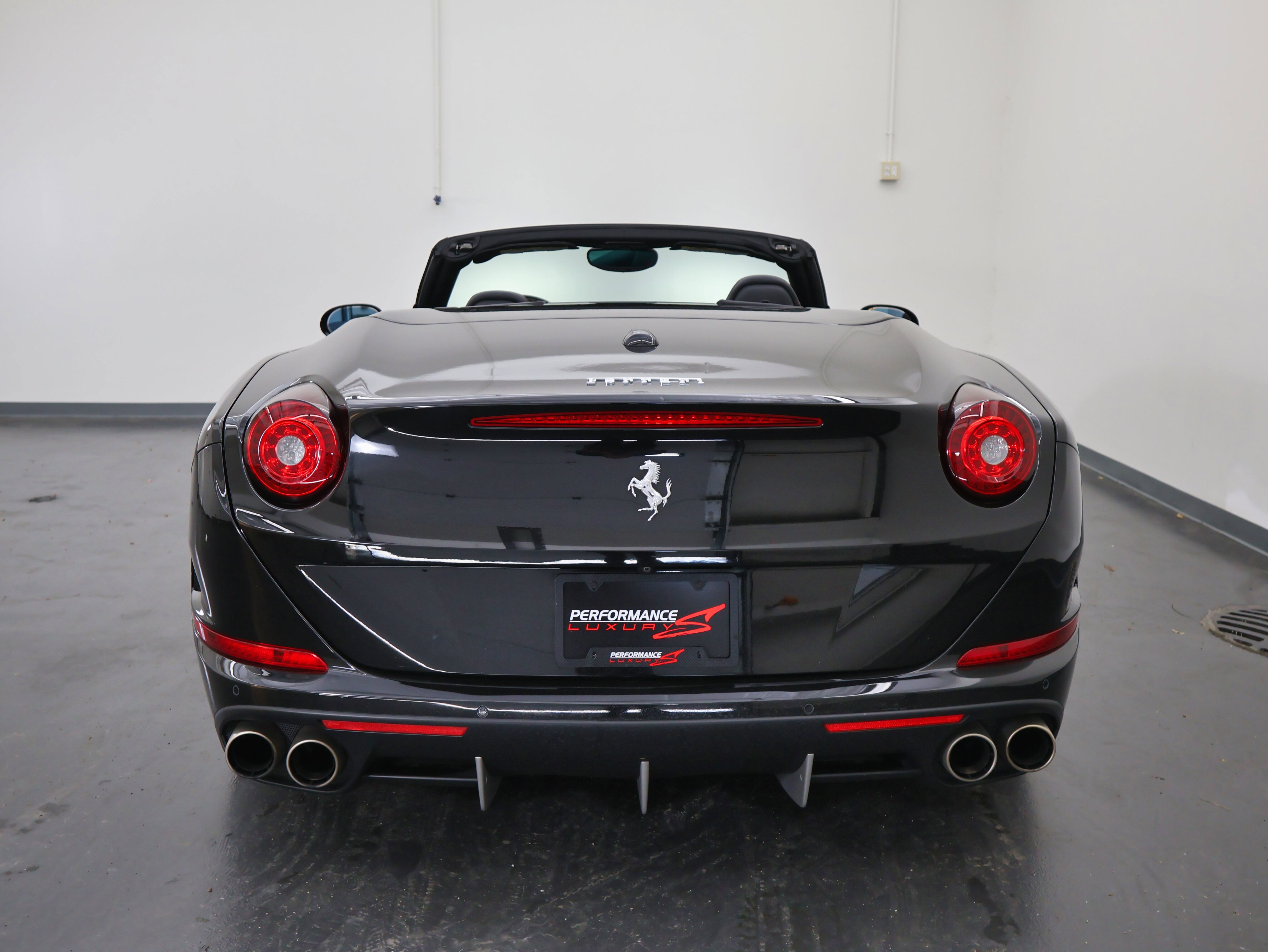 Used 2017 Ferrari California T image 5