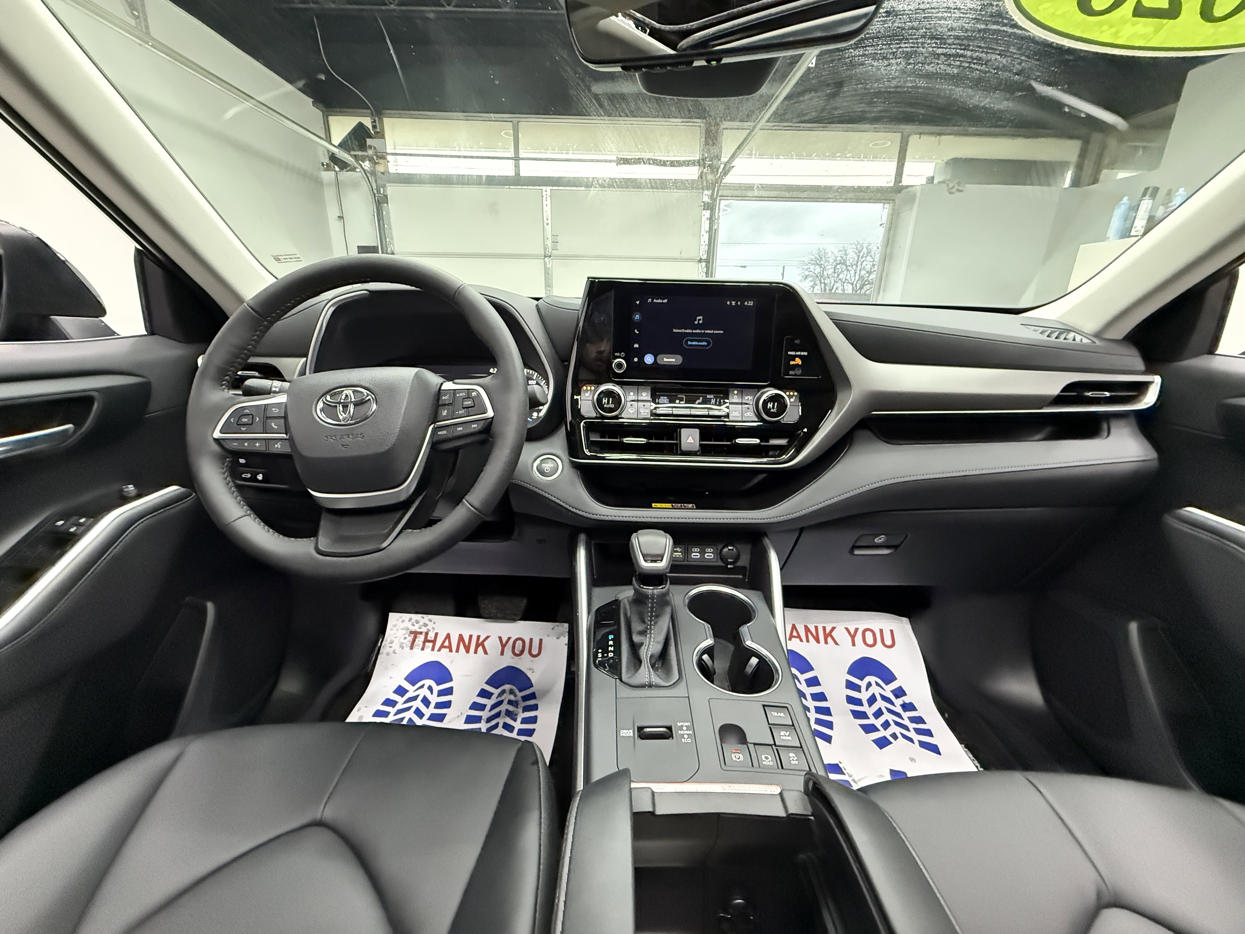 Used 2026 Toyota Highlander XLE image 12