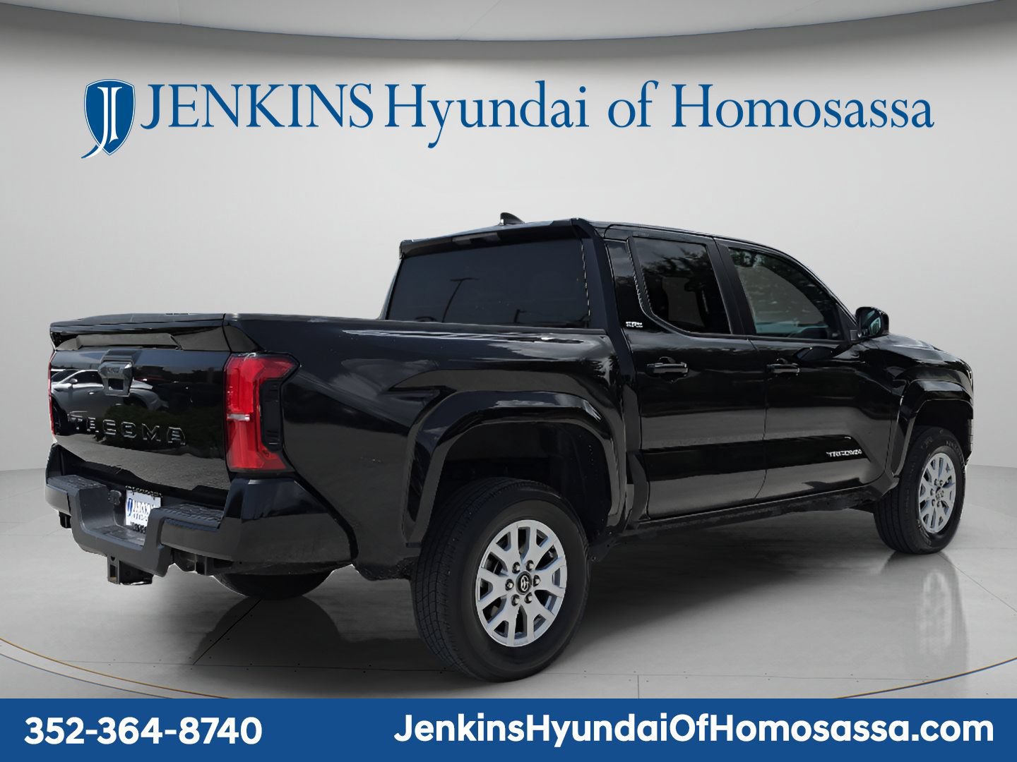 Used 2024 Toyota Tacoma SR5 RWD image 4