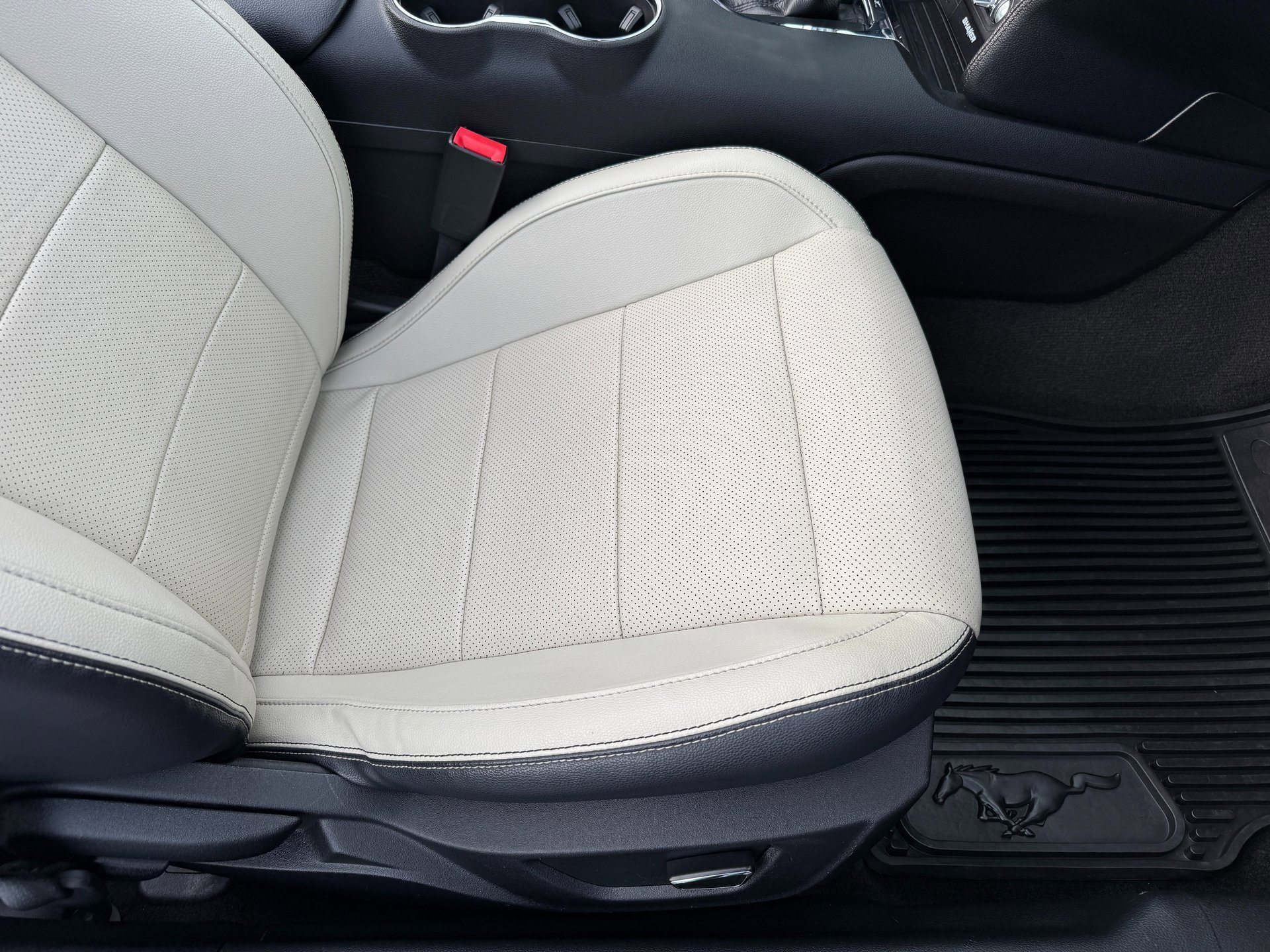 Used 2017 Ford Mustang GT Premium w/ Equipment Group 401A image 26