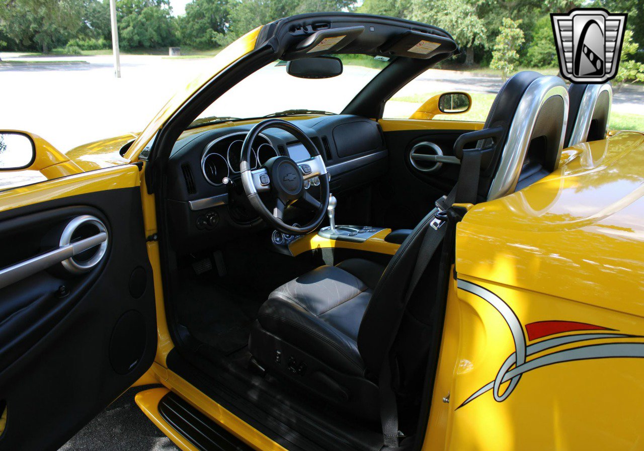 Used 2005 Chevrolet SSR w/ Preferred Equipment Group image 18
