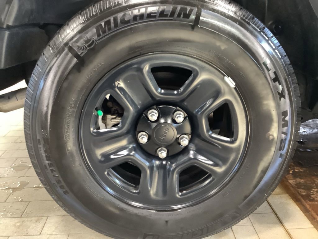 Used 2023 Jeep Wrangler Sport image 23