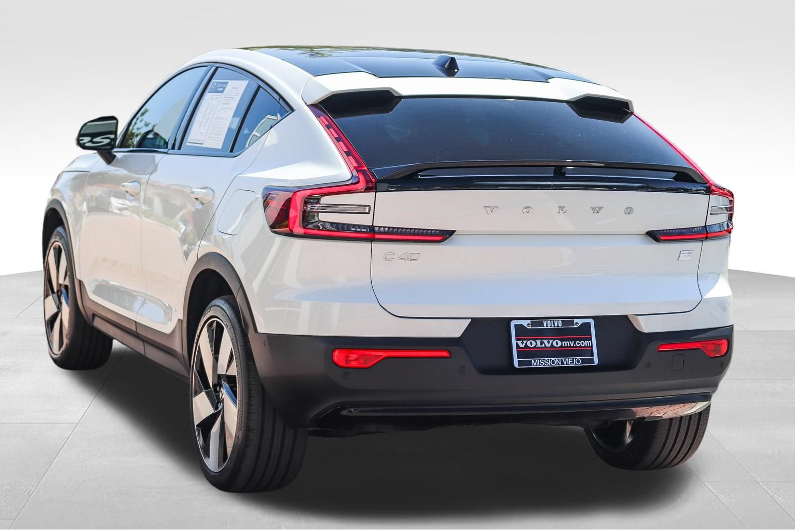 Used 2023 Volvo C40 P8 Recharge Plus w/ Climate Package AWD/4WD image 5