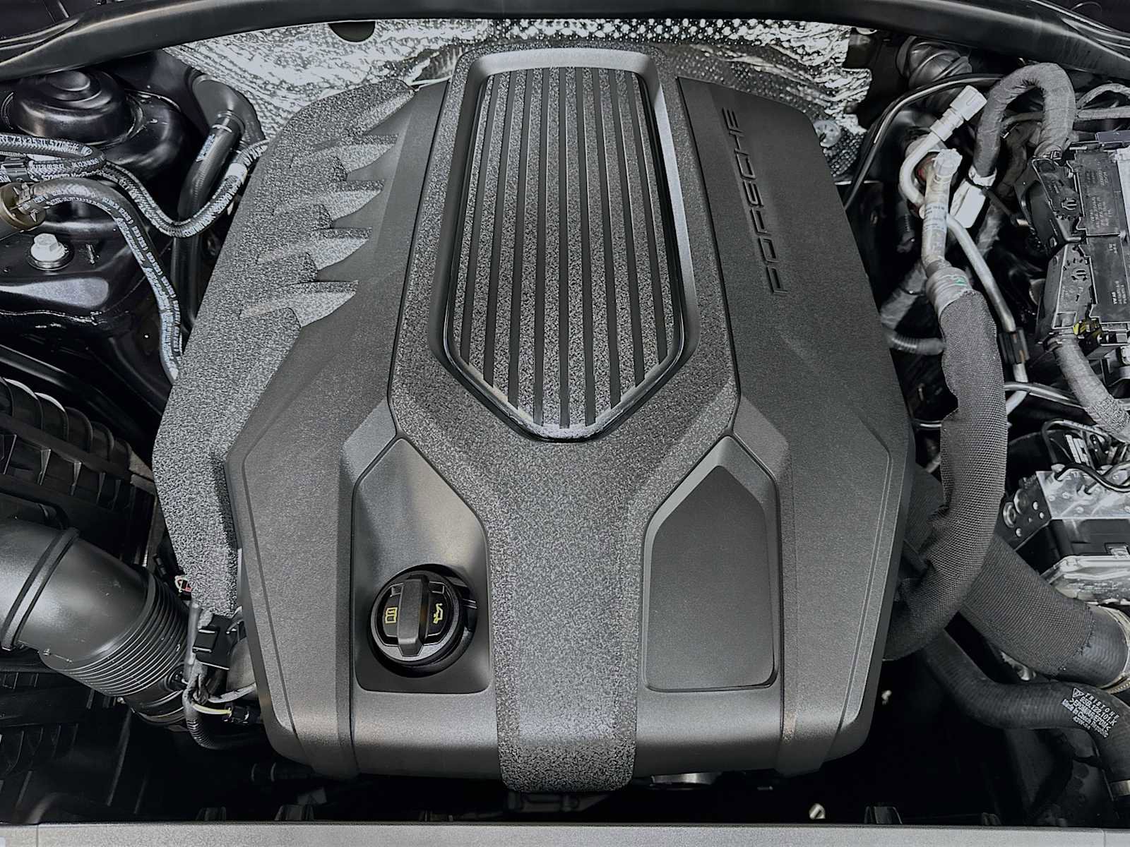 Certified 2025 Porsche Macan image 32