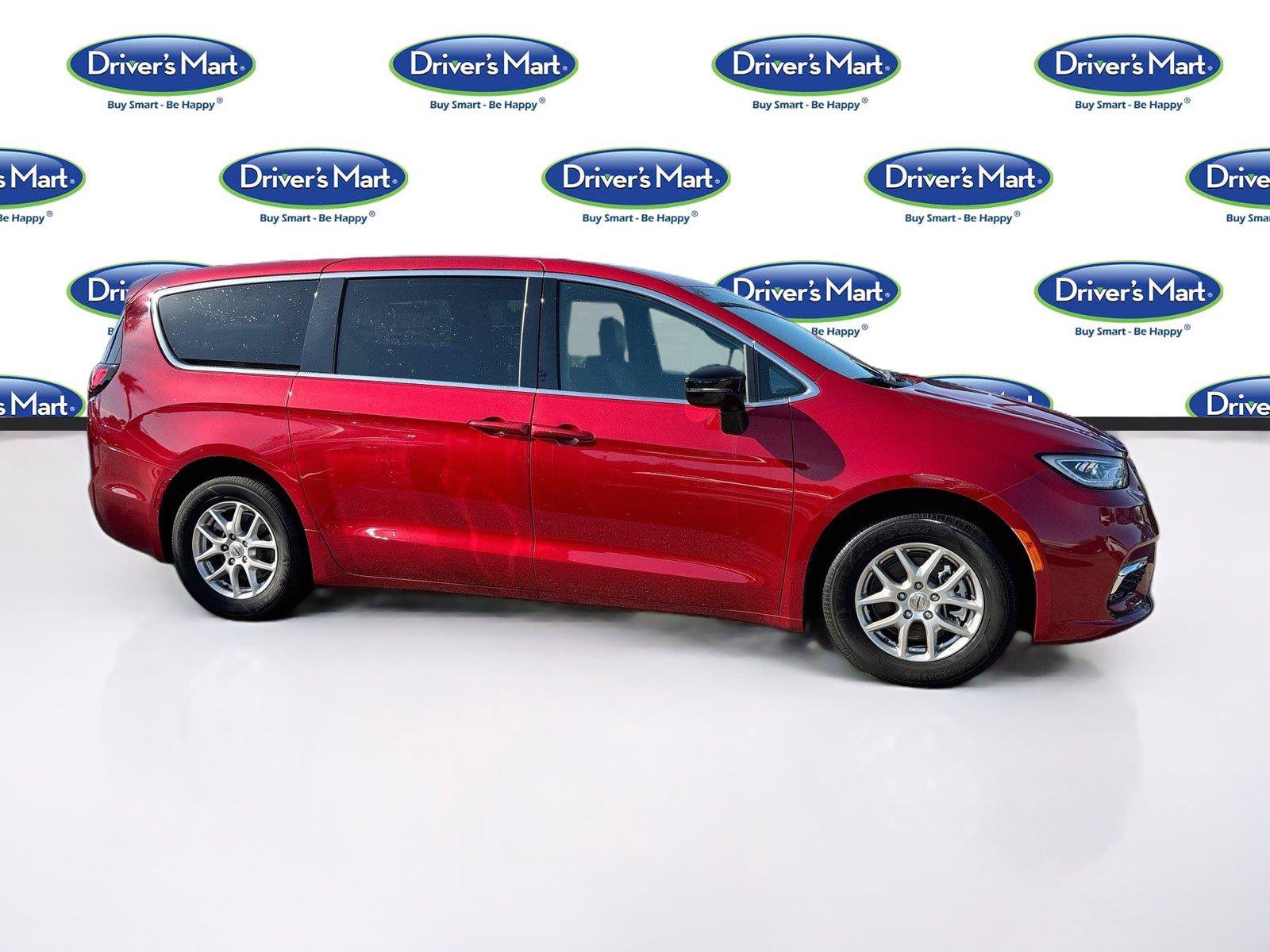 Used 2025 Chrysler Pacifica Select FWD image 8
