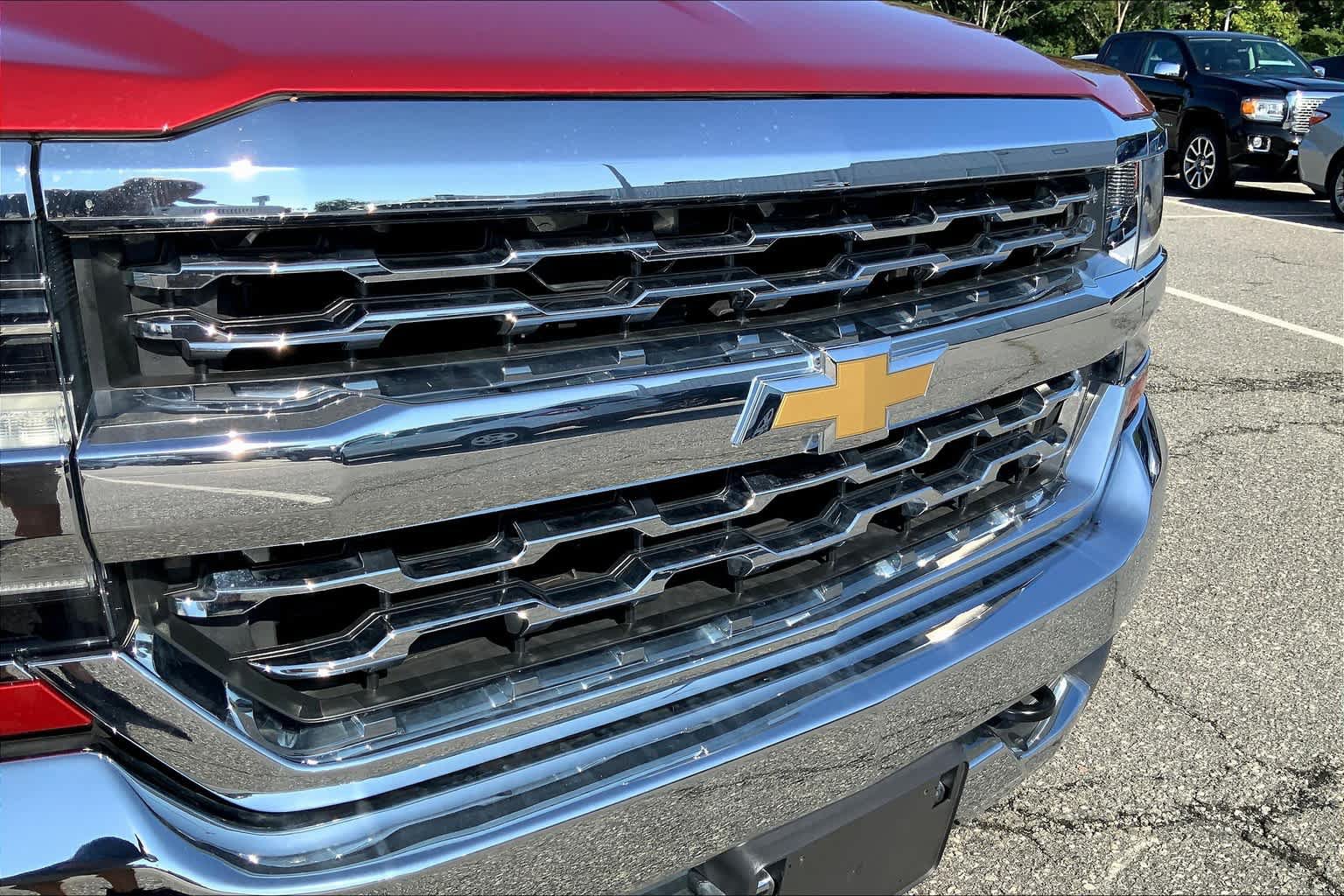 Used 2018 Chevrolet Silverado 1500 LTZ w/ Sport Package AWD/4WD image 29